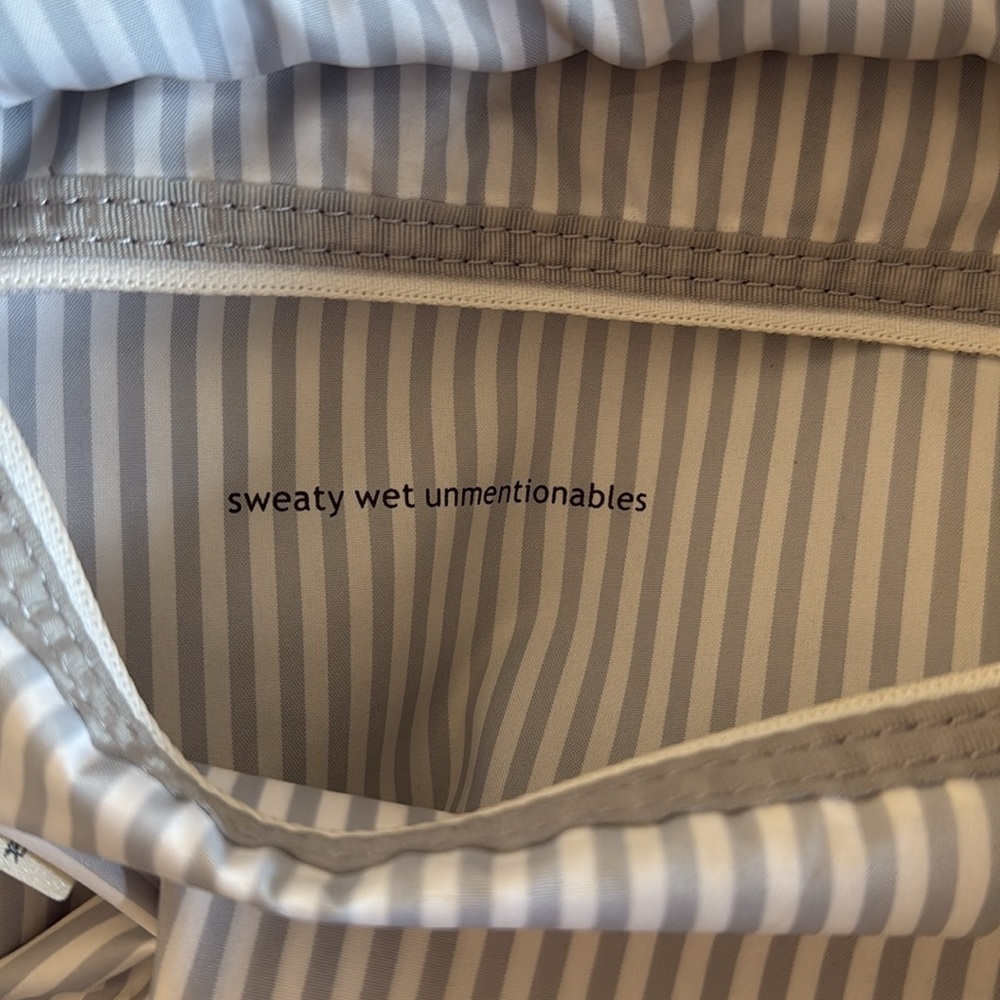 Lululemon black gym bag - Picture 6 of 14